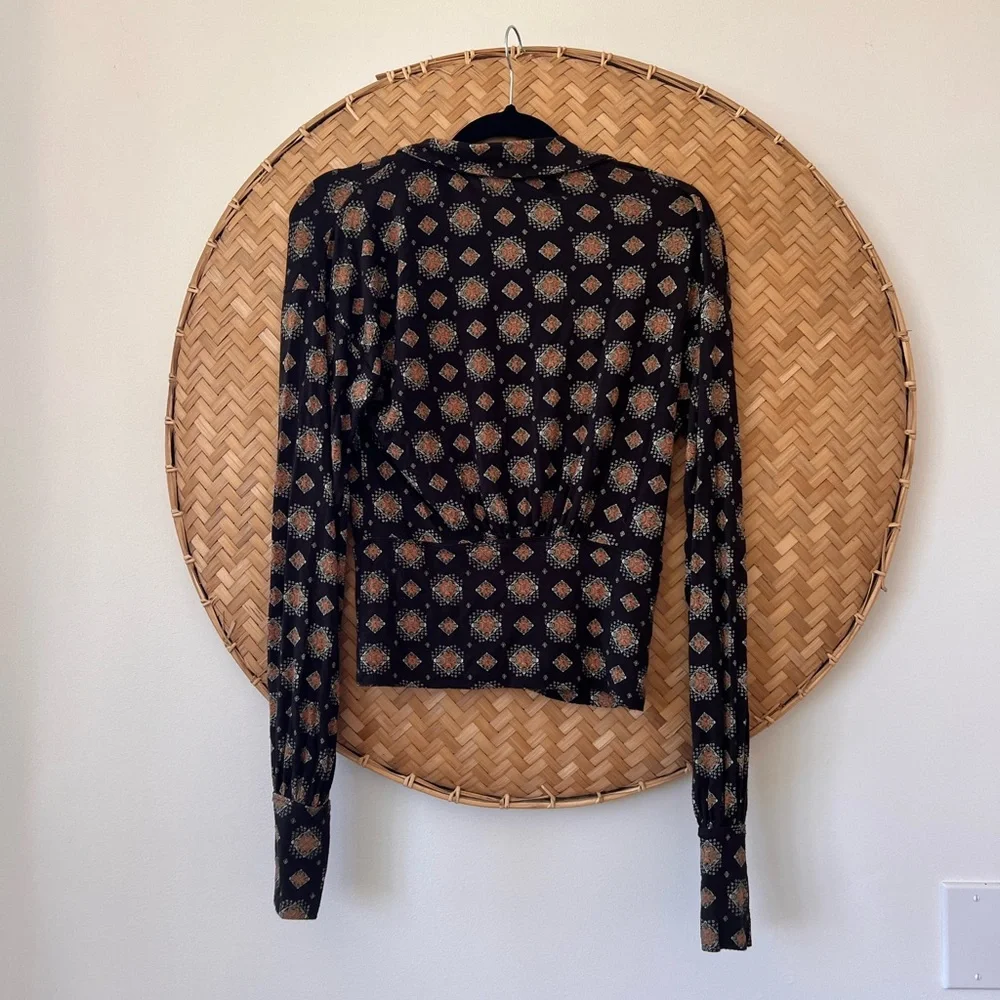 FREE PEOPLE FLATTERING PARTY TOP BOHO WASHED BLACK PRINT LONG SLEEVE LIGHTWEIGHT